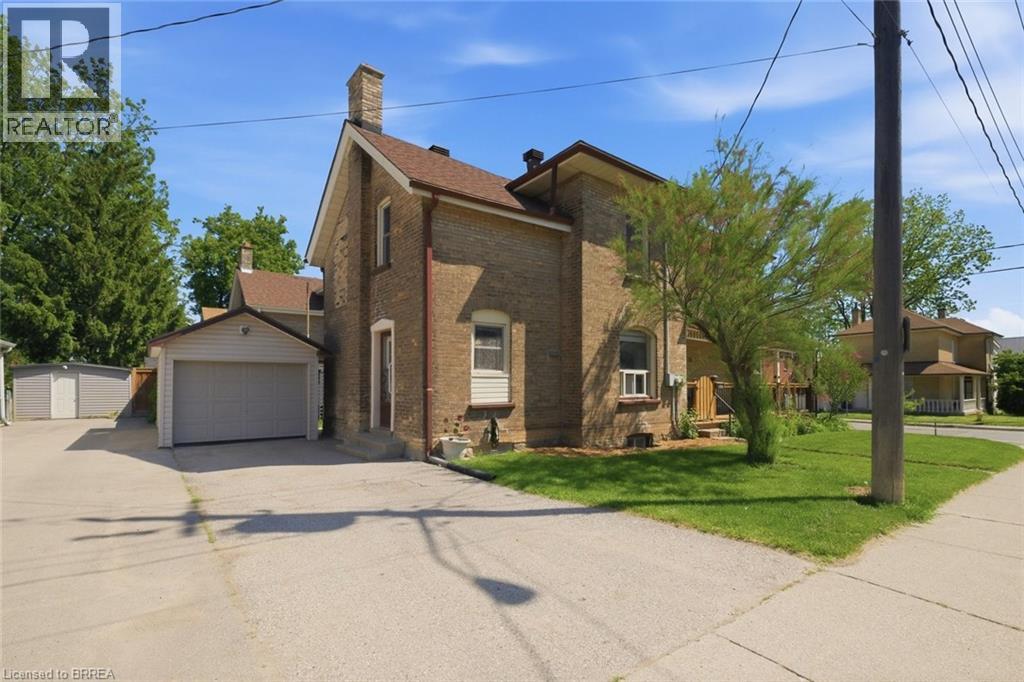 76 BROCK Street