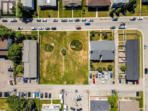 4320 75 Street NW Calgary AB T3K2P7