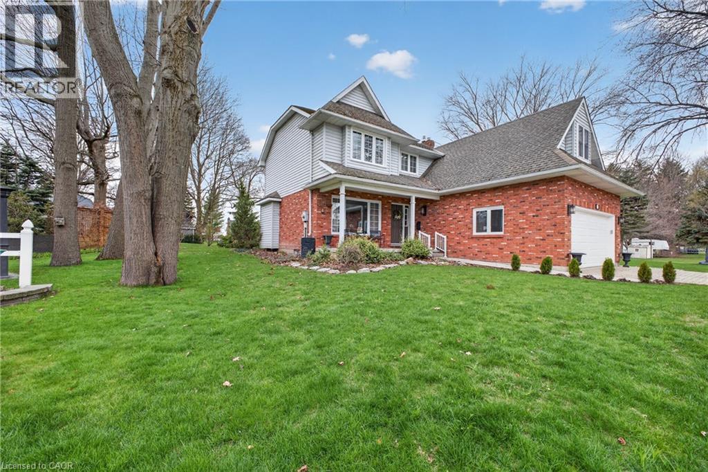 24 LAKESIDE Place E