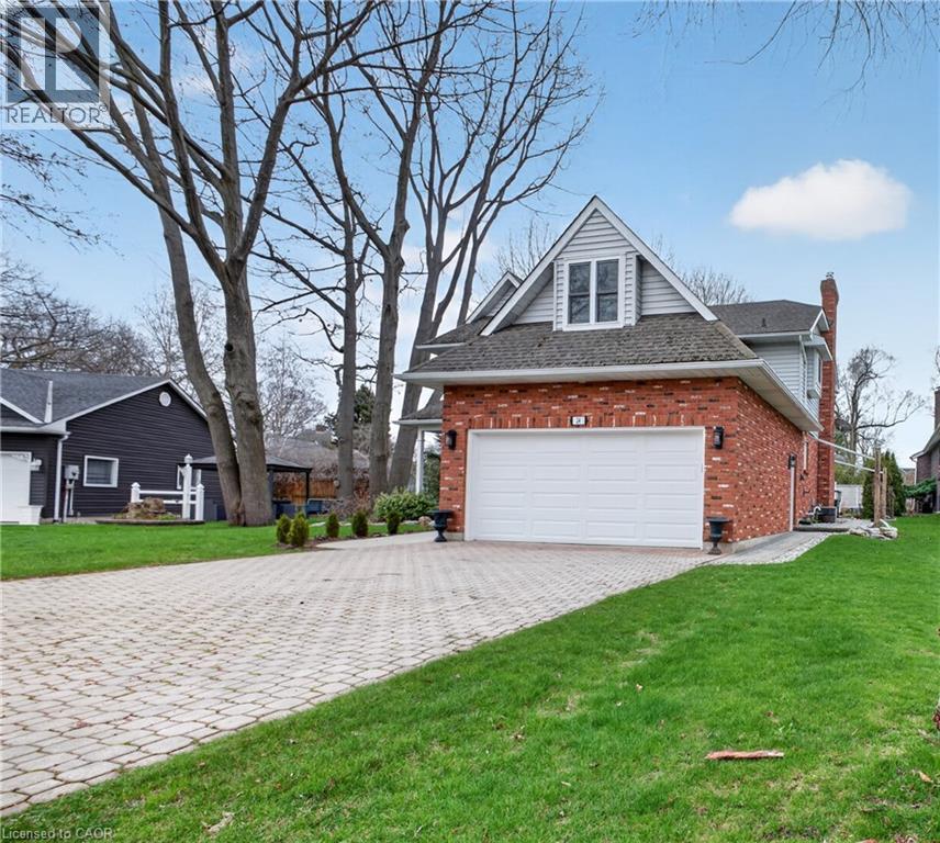 24 LAKESIDE Place E