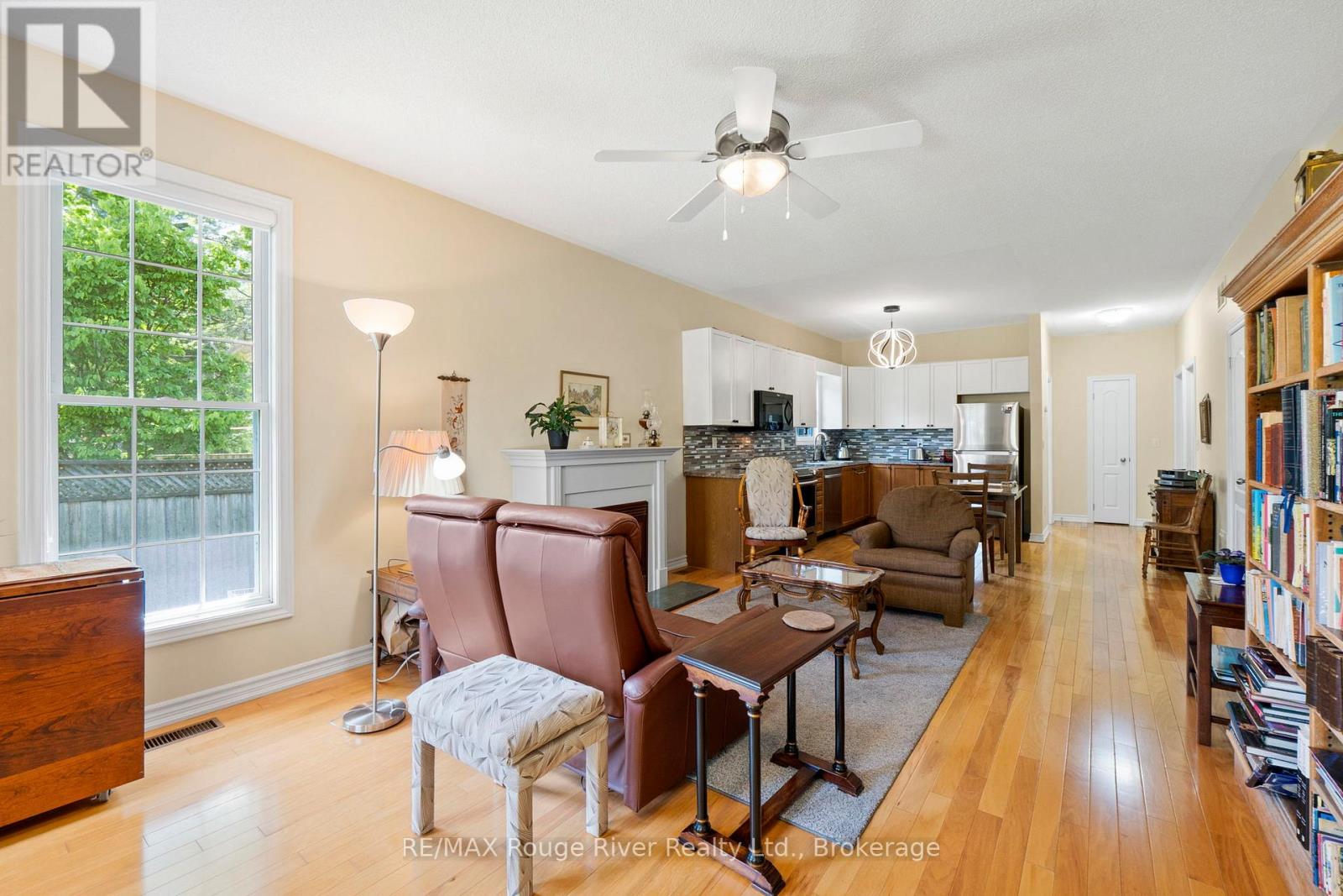 202 - 300 D'ARCY STREET
