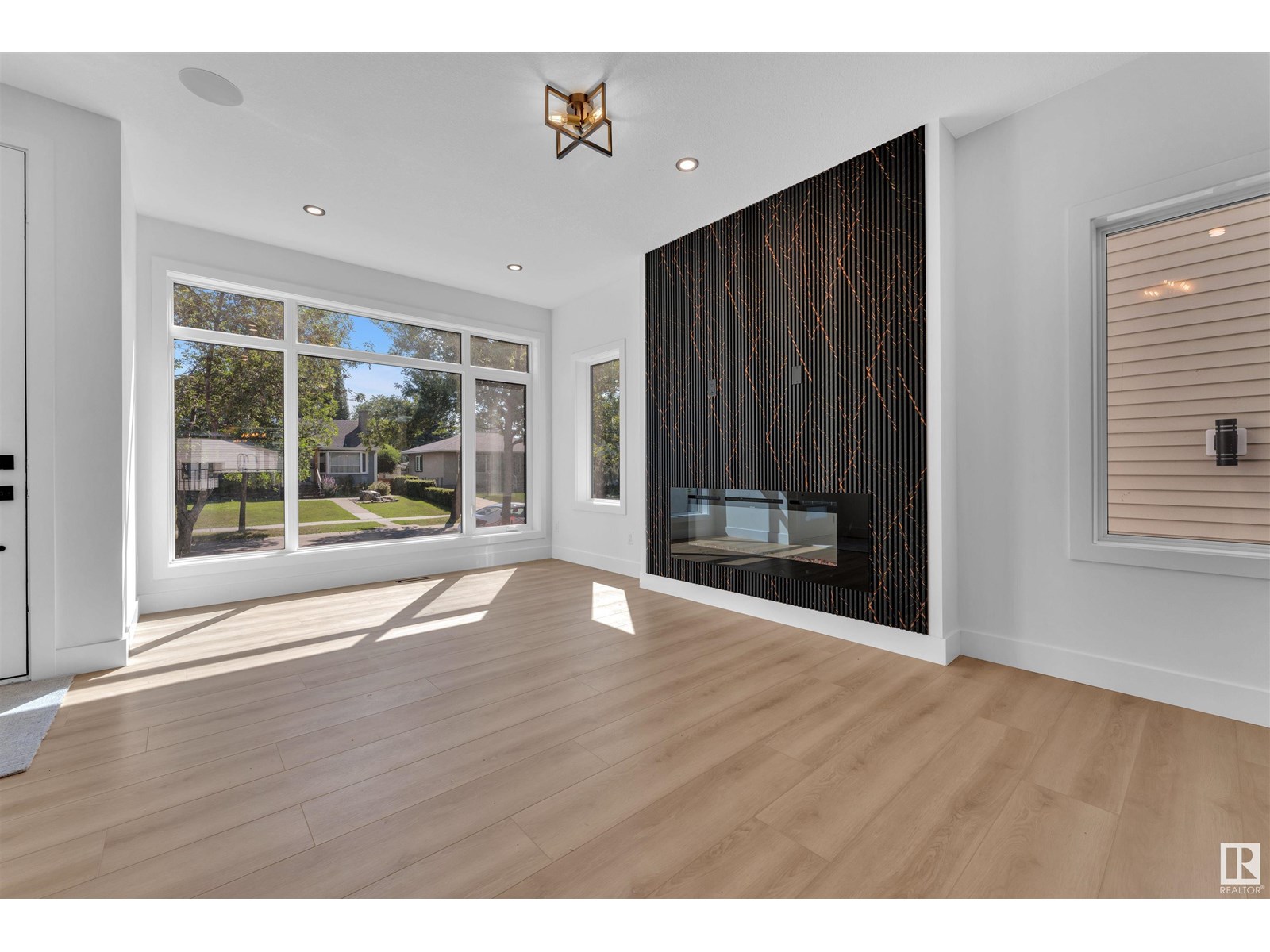 10976 138 ST NW