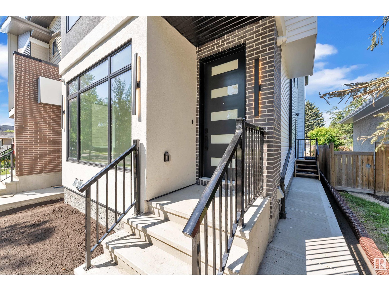 10976 138 ST NW