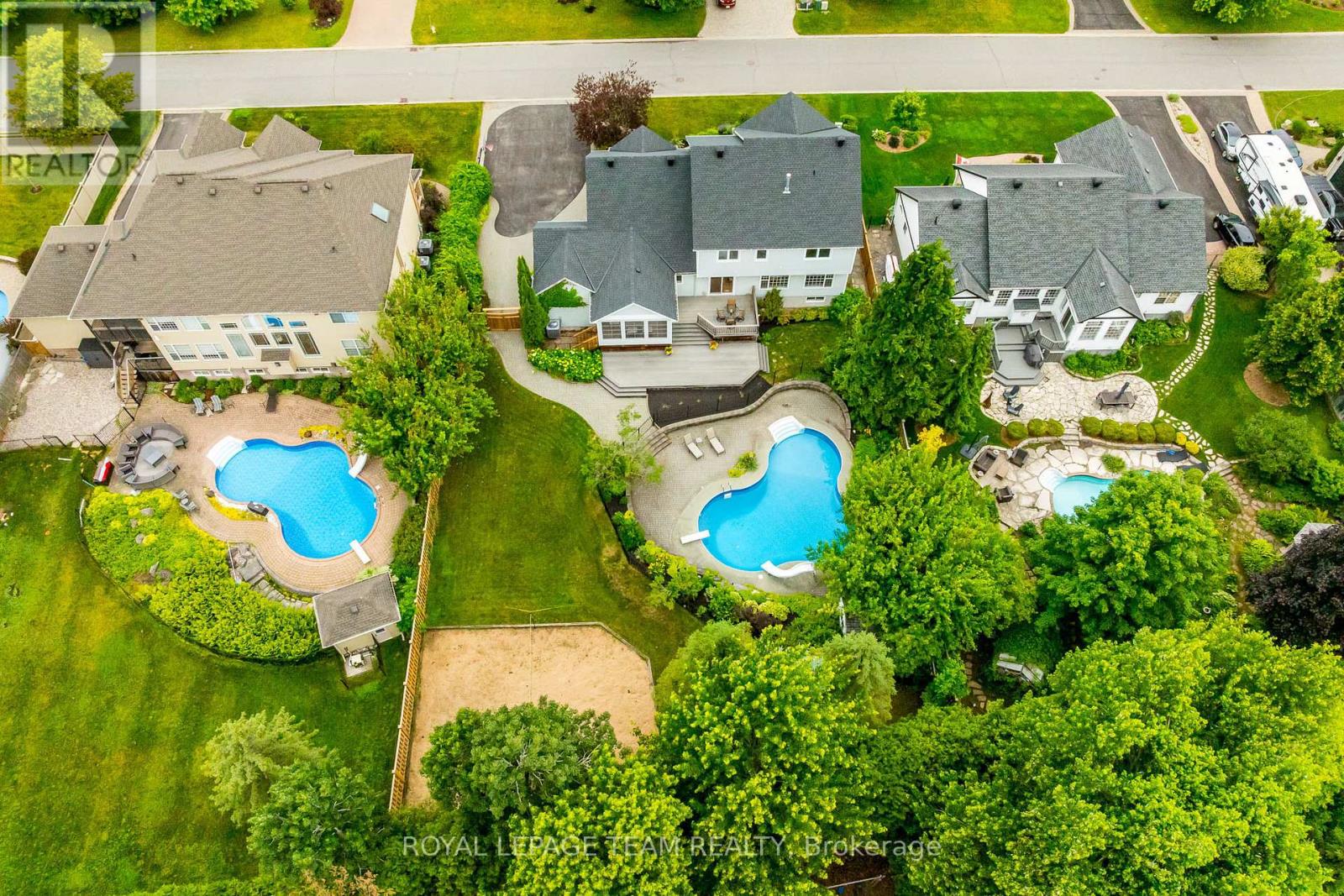 10 BEECHGROVE GARDENS