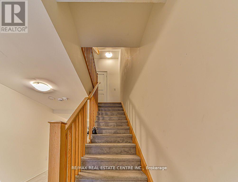 902 - 585 COLBORNE STREET E