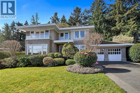 805 Del Monte Lane Saanich BC V8Y3H2