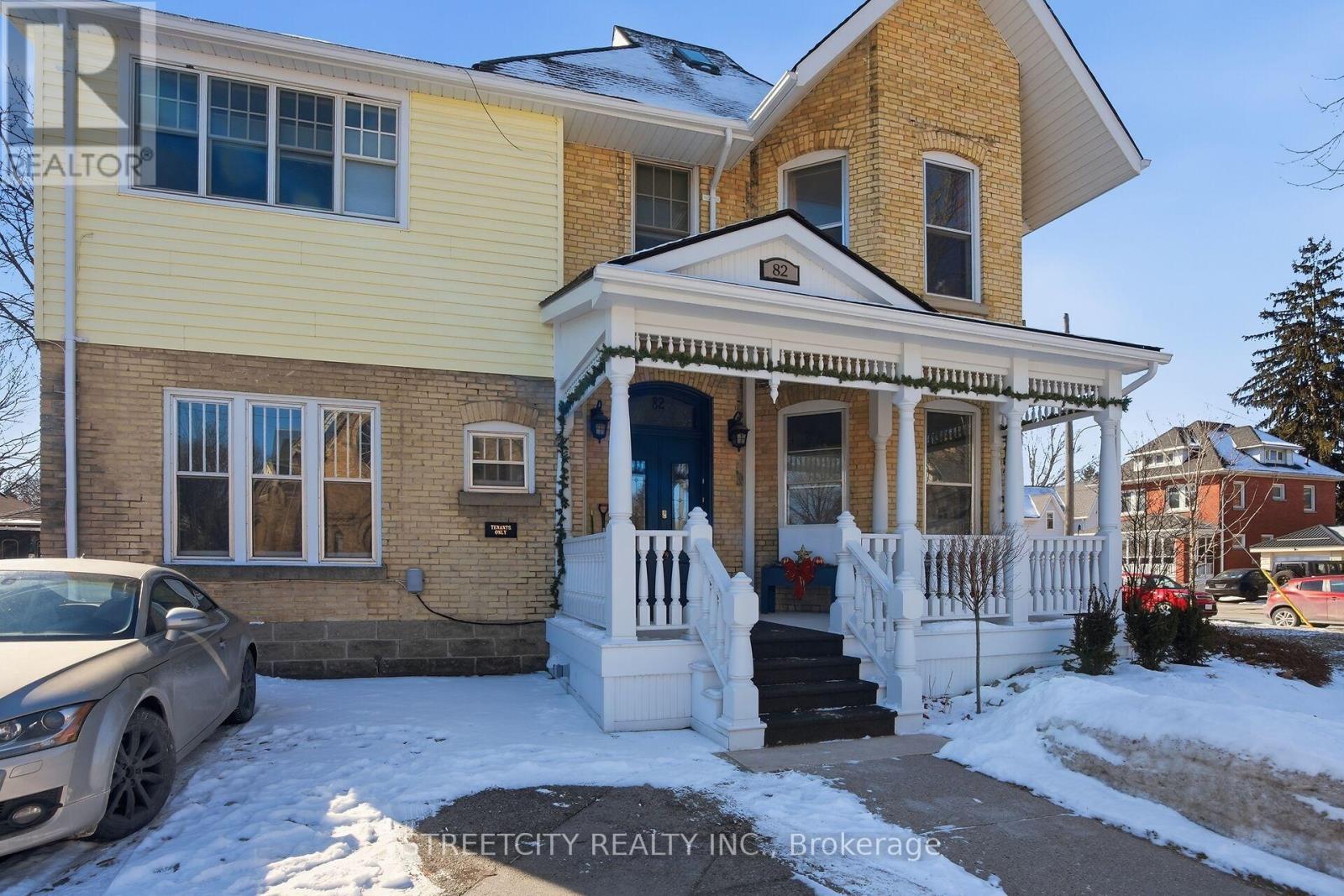 82 WELLINGTON STREET