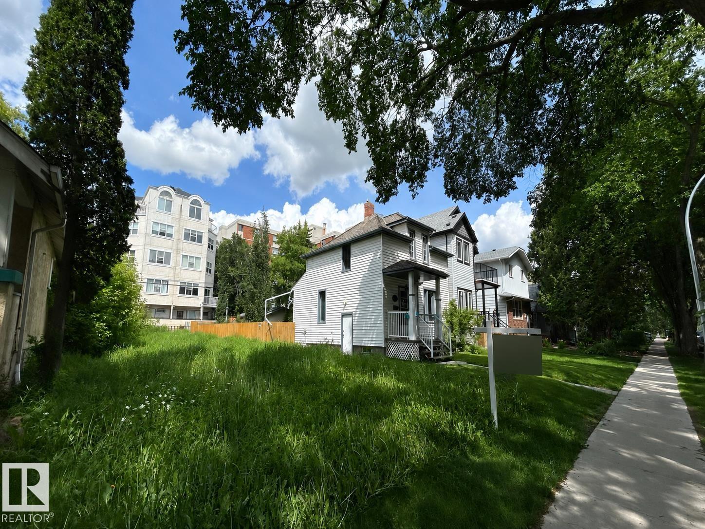 10936 81 AV NW