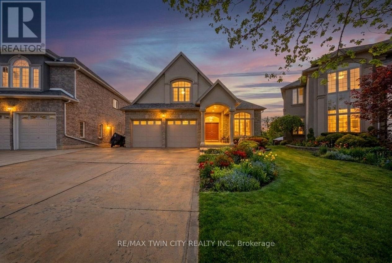 7 TOM THOMSON COURT