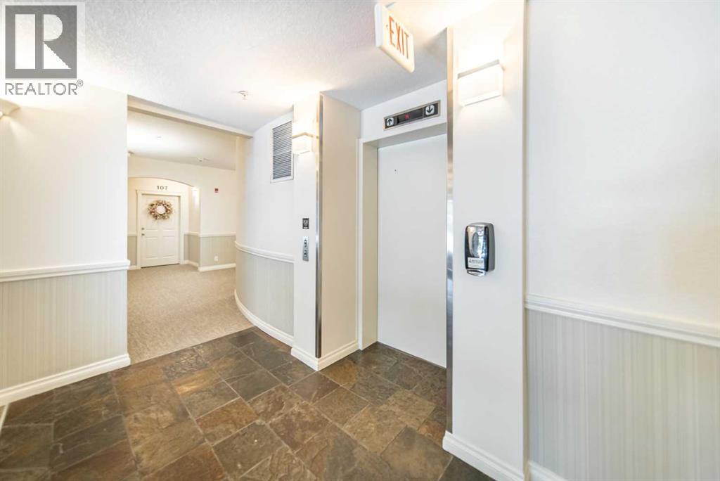 205, 4 Hemlock Crescent SW