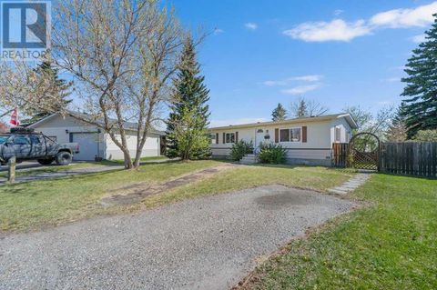 115 Huntwell Court NE Calgary AB T2K5V1