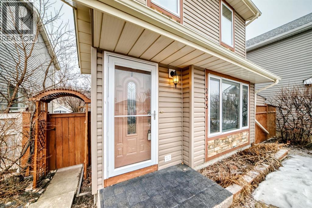 255 Falshire Way NE