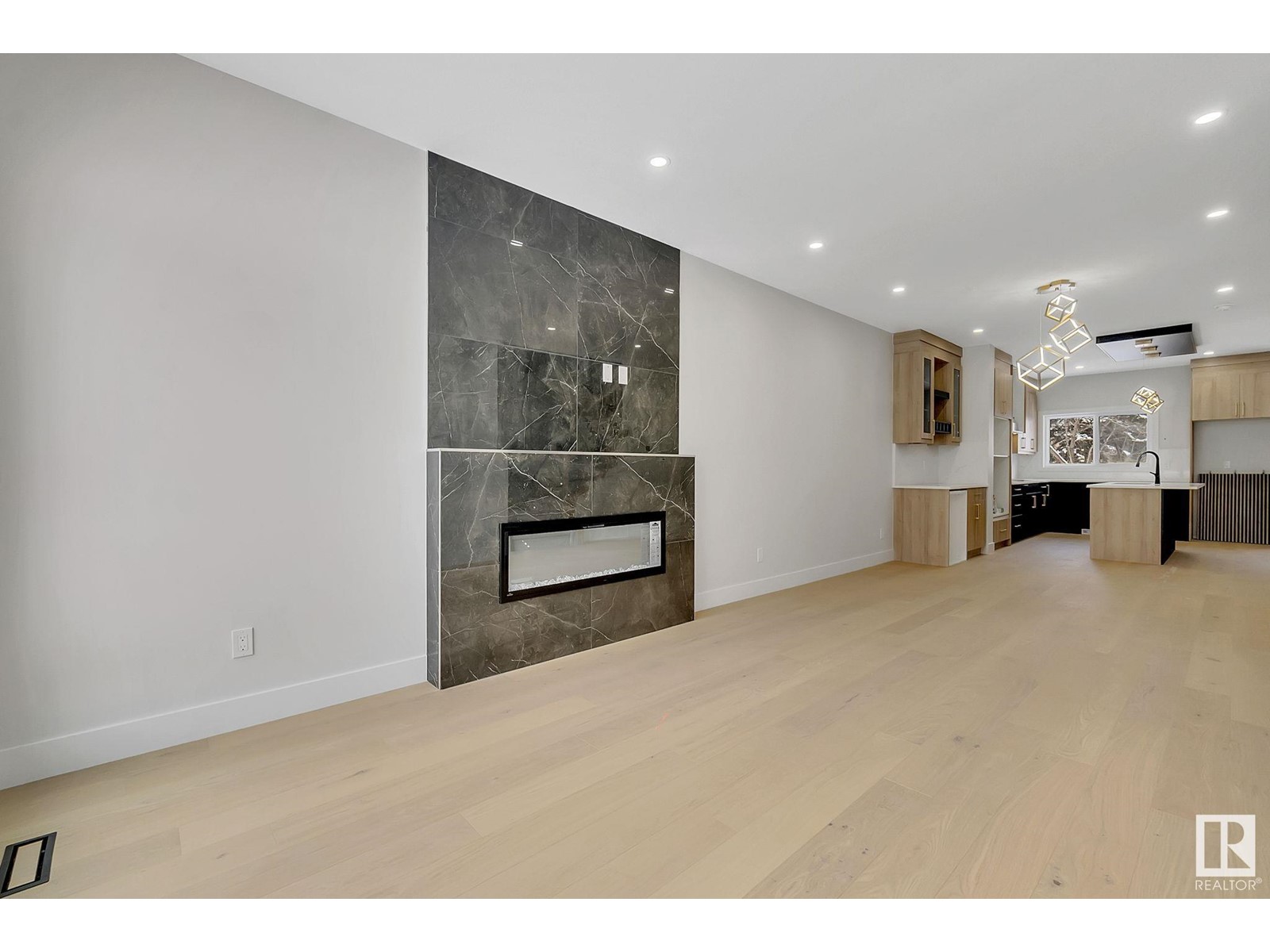 11130 72 AV NW