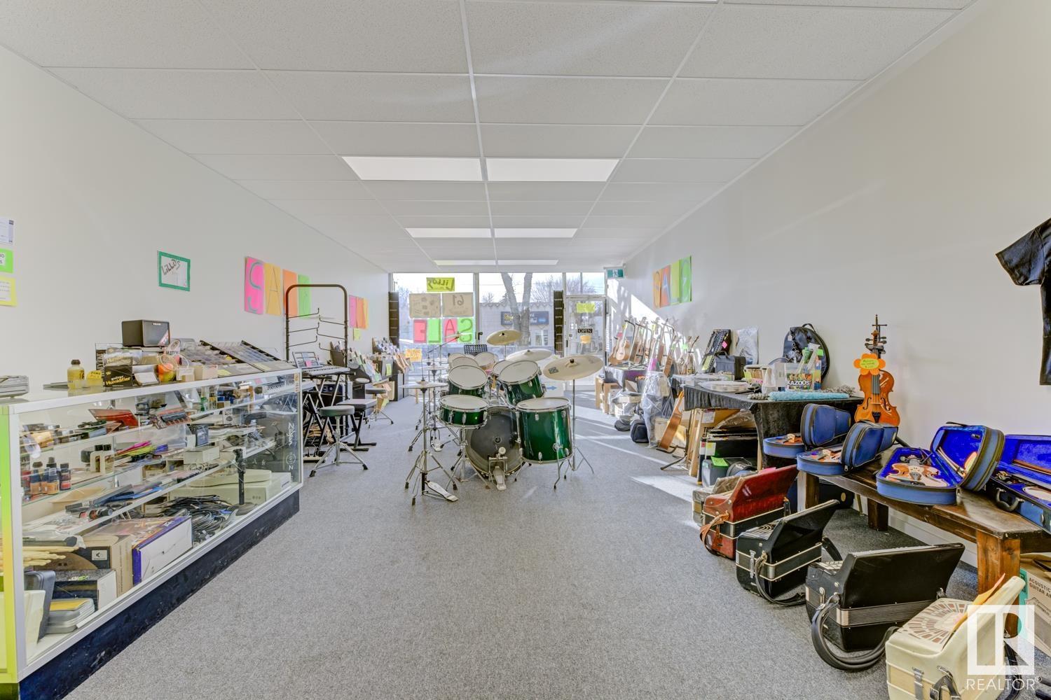 10848 82 AV NW NW