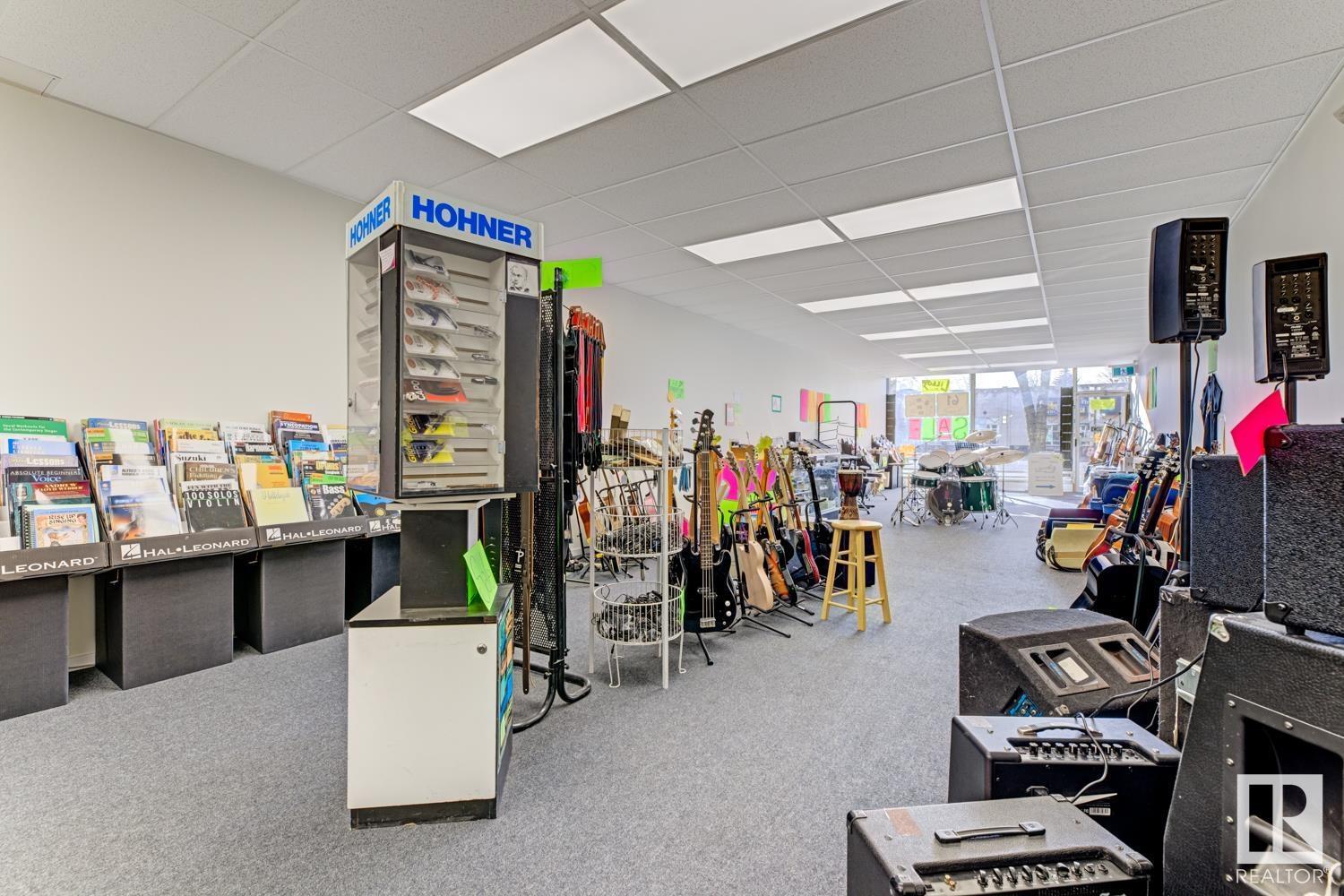 10848 82 AV NW NW