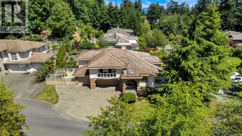 948 Boulderwood Rise Saanich BC V8Y3G5