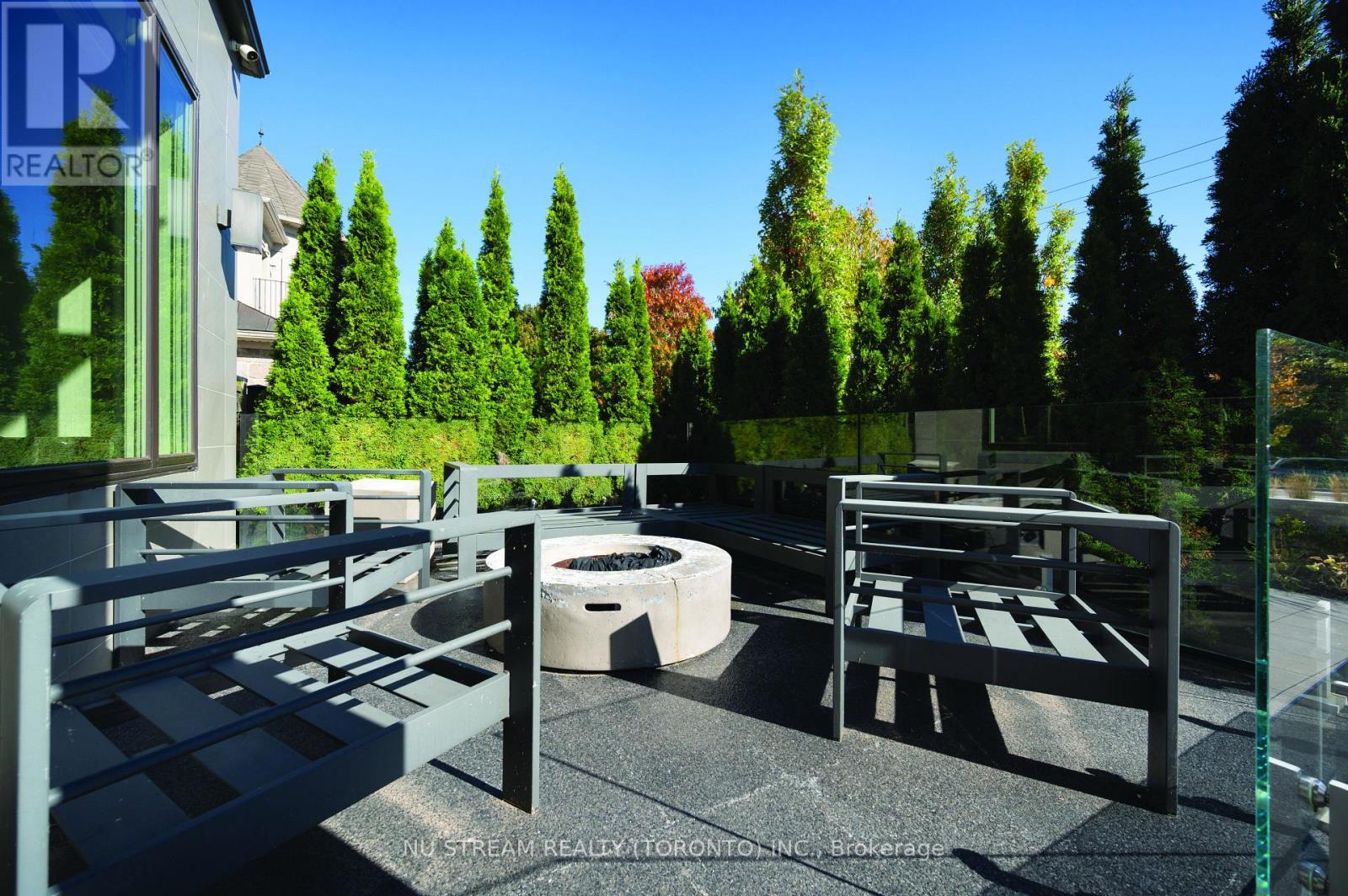 3425 LAKESHORE ROAD W