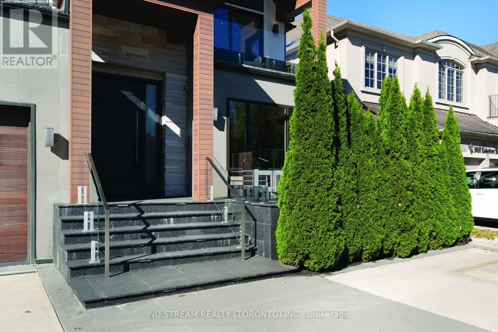 3425 LAKESHORE ROAD W