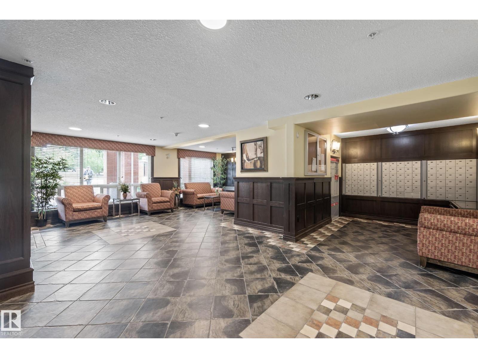 #302 7510 89 ST NW