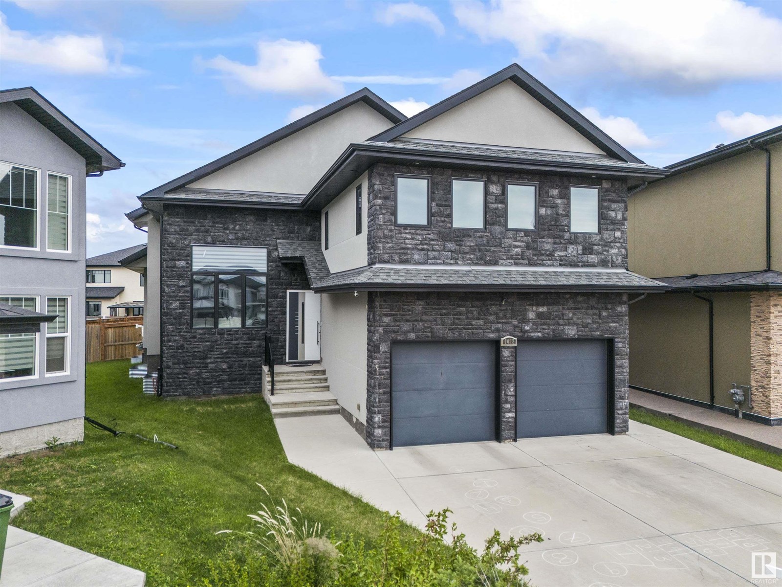 1012 148 AV NW