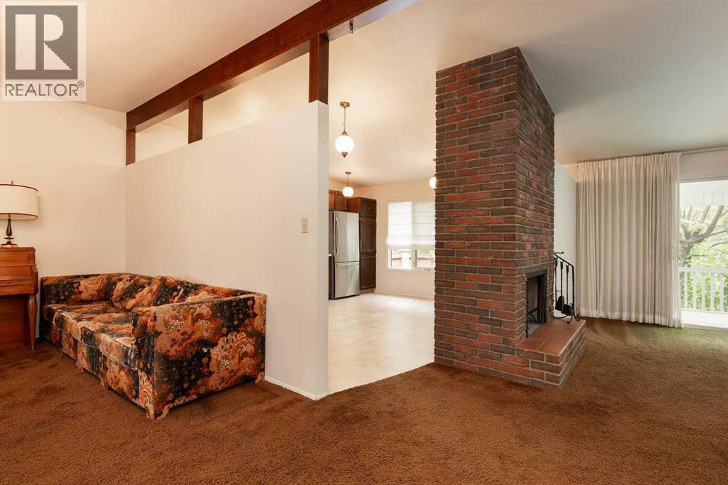 13 Loyola Place W