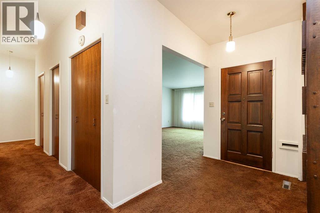 13 Loyola Place W