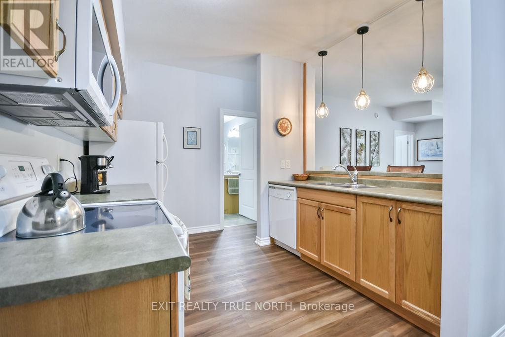 107 - 19B YONGE STREET N