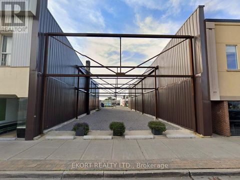 30-32 DUNDAS STREET W Quinte West (Trenton Ward) ON K8V3P2