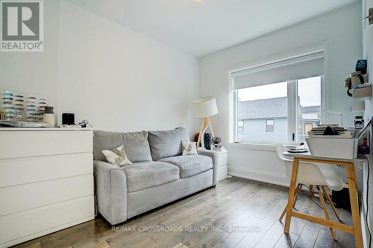 28 CHISHOLM AVENUE