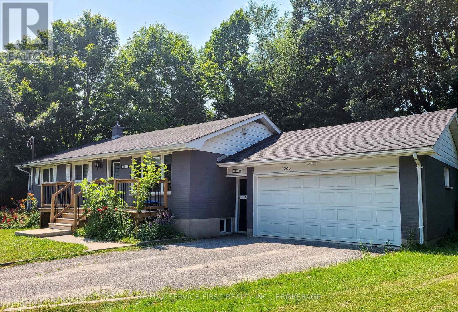 1209 LINCOLN DRIVE