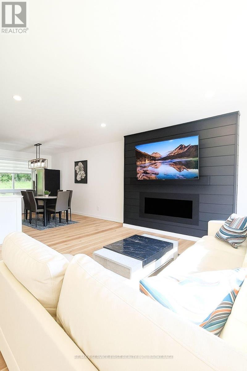 1209 LINCOLN DRIVE