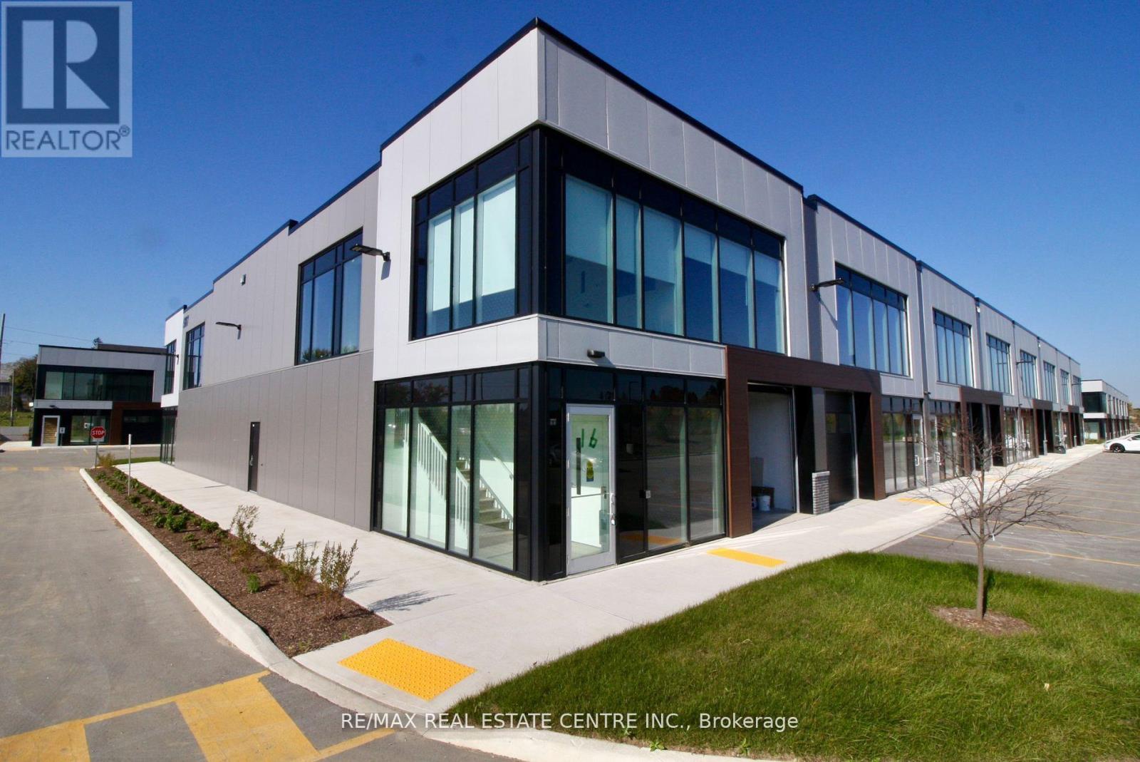 16 - 587 HANLON CREEK BOULEVARD