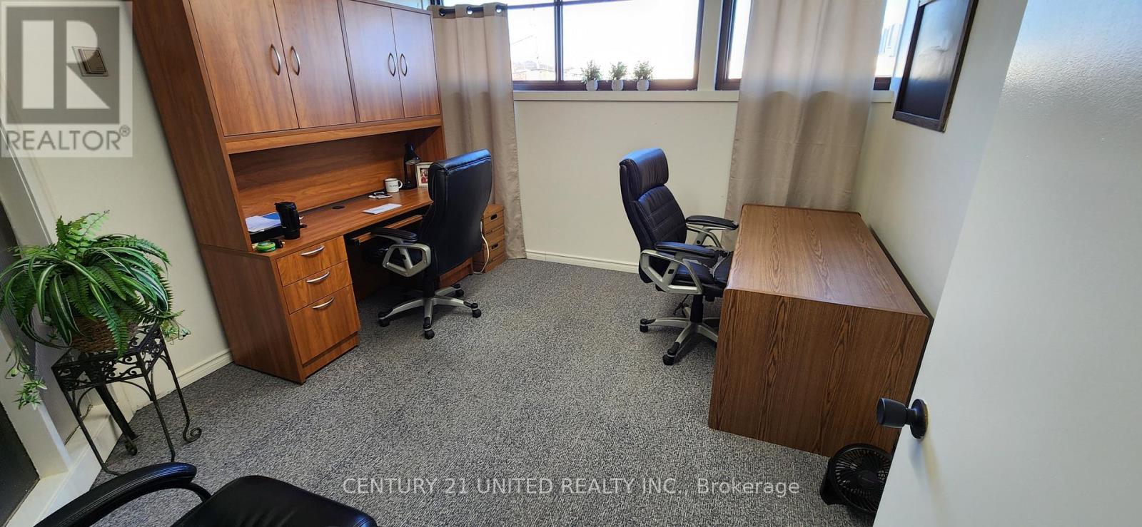 UNIT B - 785 THE KINGSWAY