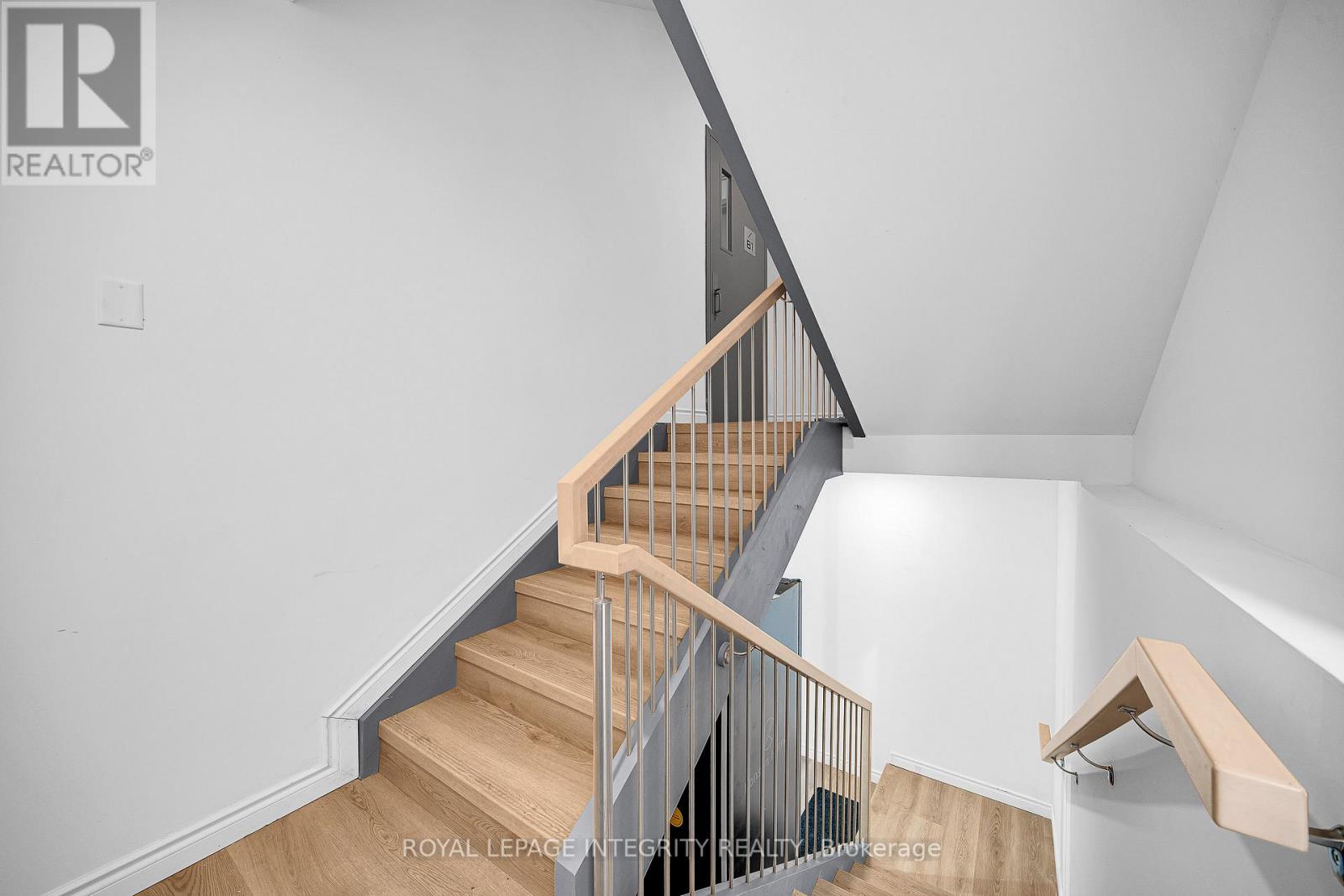 B01 - 135 SWEETLAND AVENUE