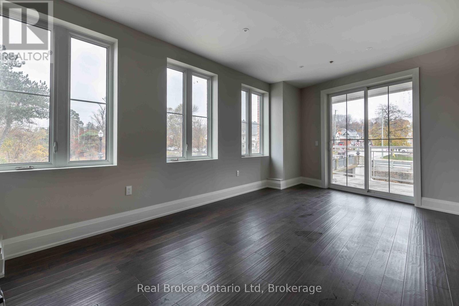 105 - 80 9TH STREET E