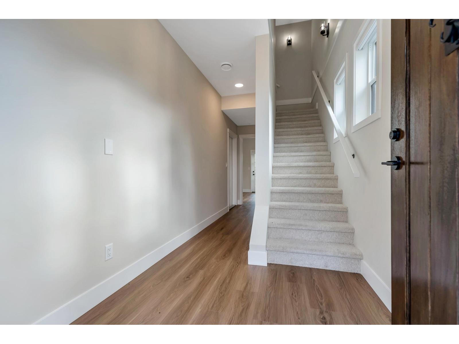 8 6590 FERN STREET|Sardis South