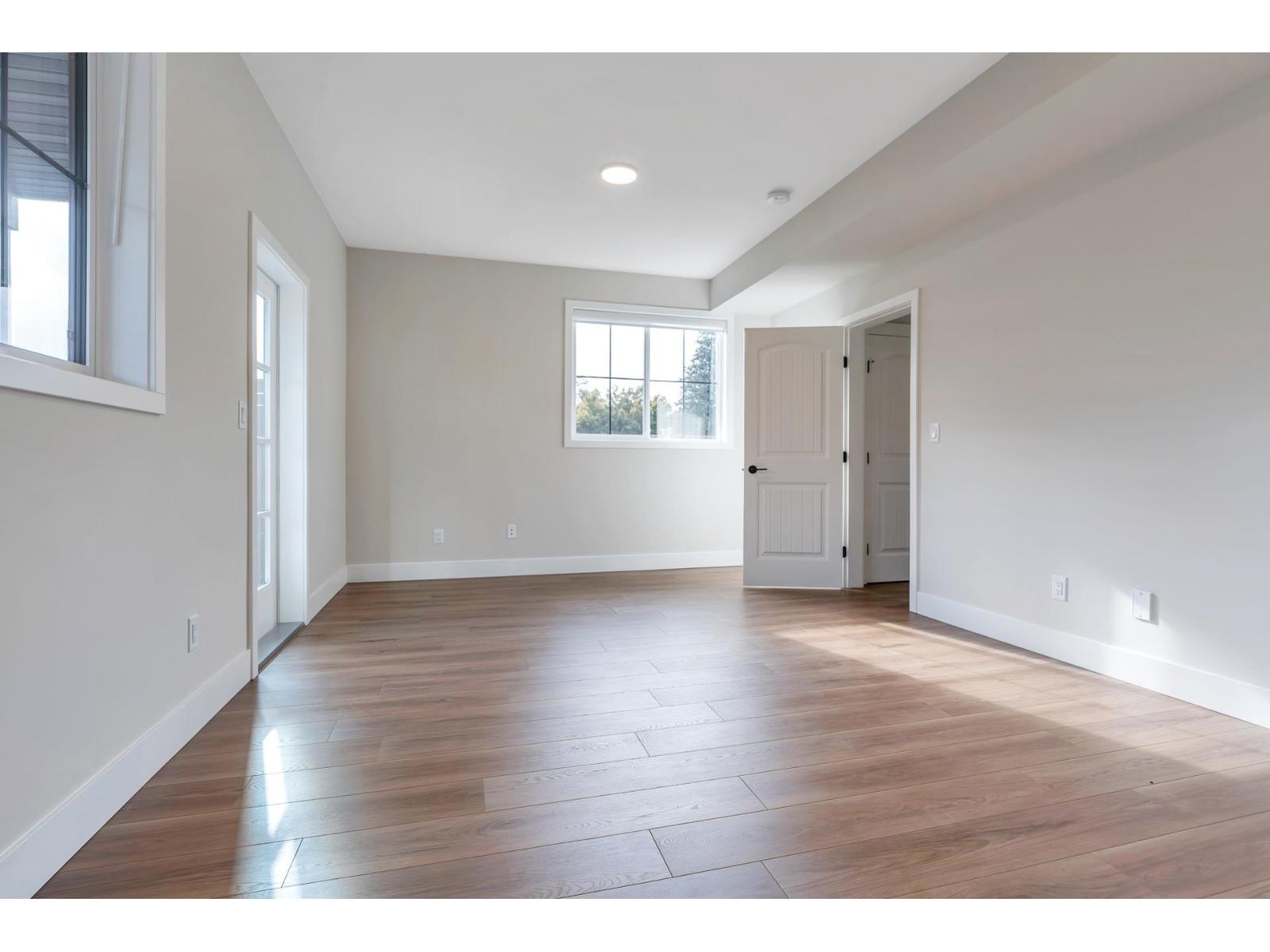 8 6590 FERN STREET|Sardis South