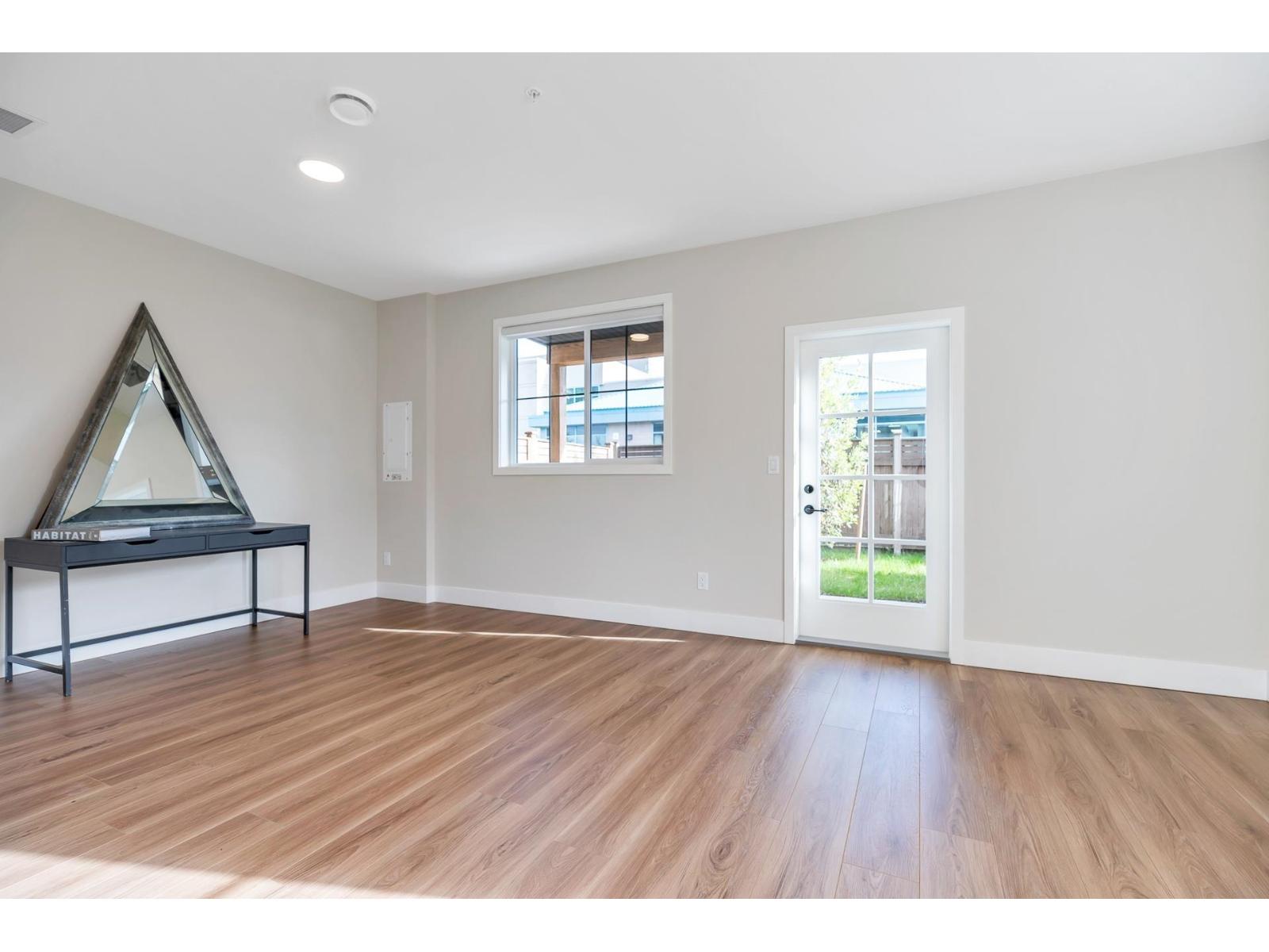 8 6590 FERN STREET|Sardis South