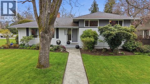 3223 Henderson Rd Oak Bay BC V8P5A3
