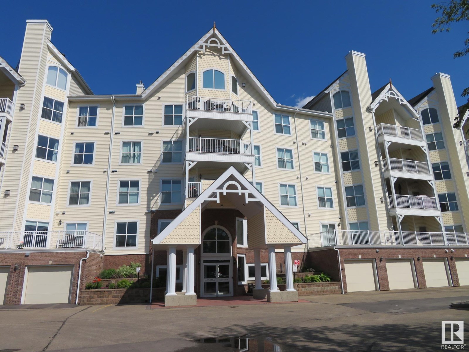 #405 10221 111 ST NW