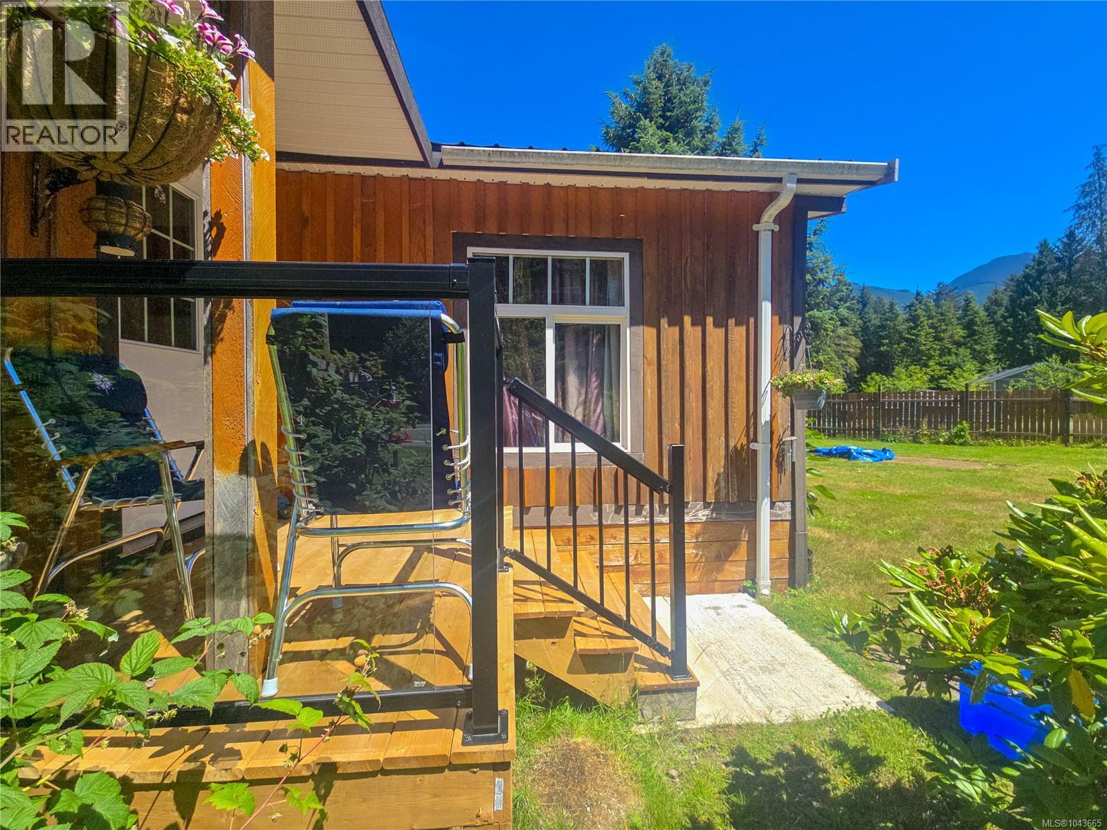 754 Sayward Rd