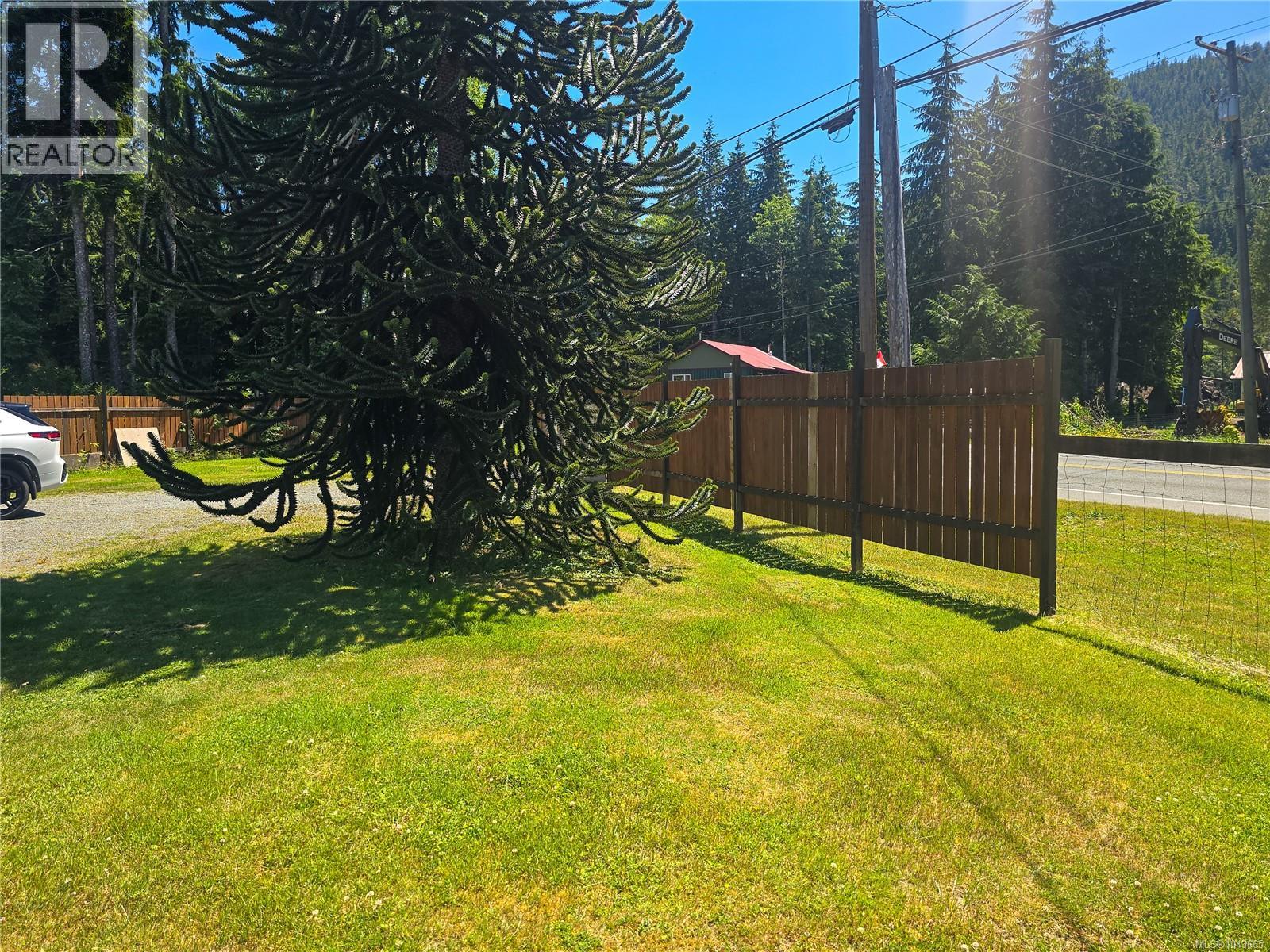 754 Sayward Rd