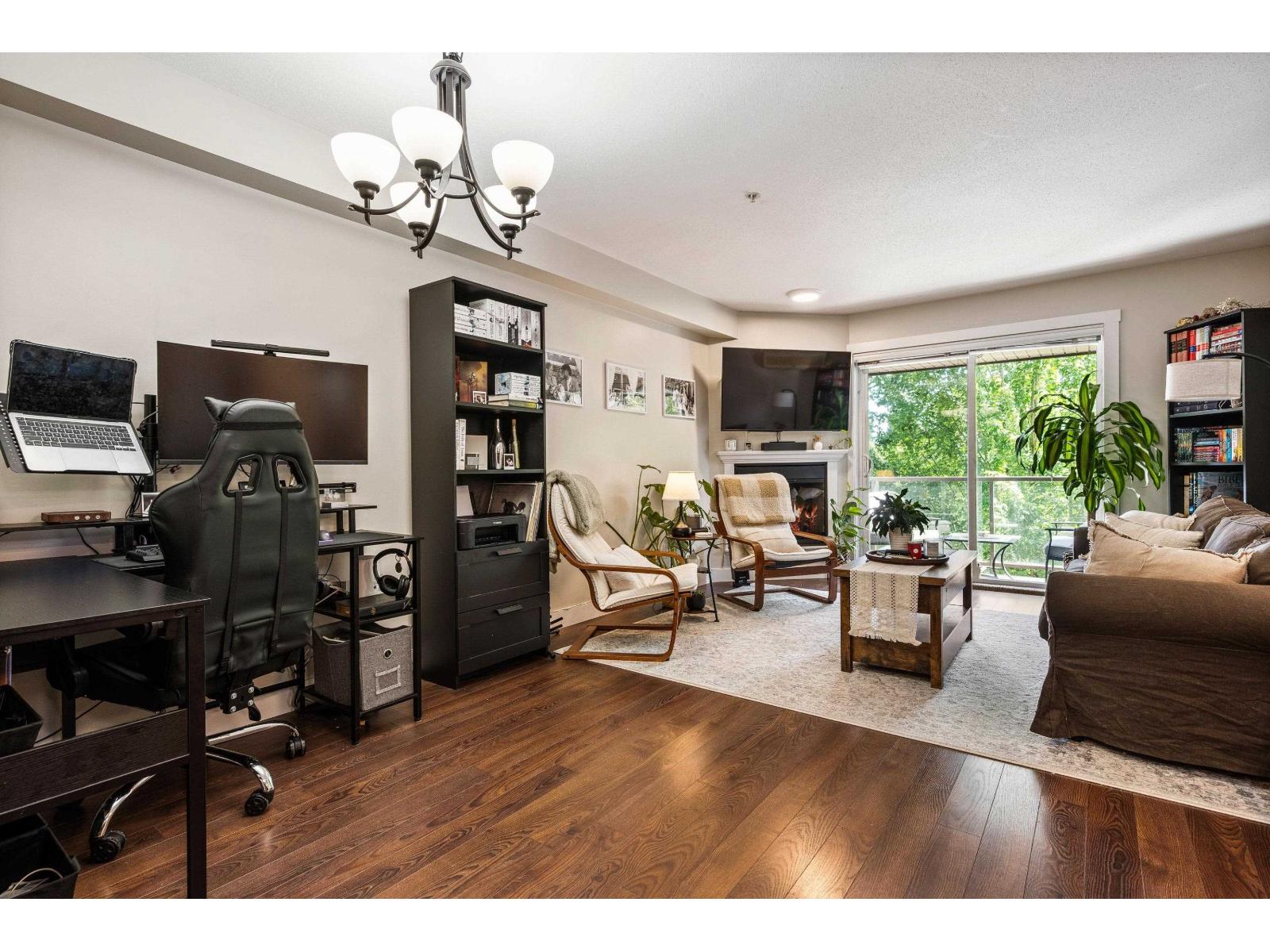 309 2038 SANDALWOOD CRESCENT