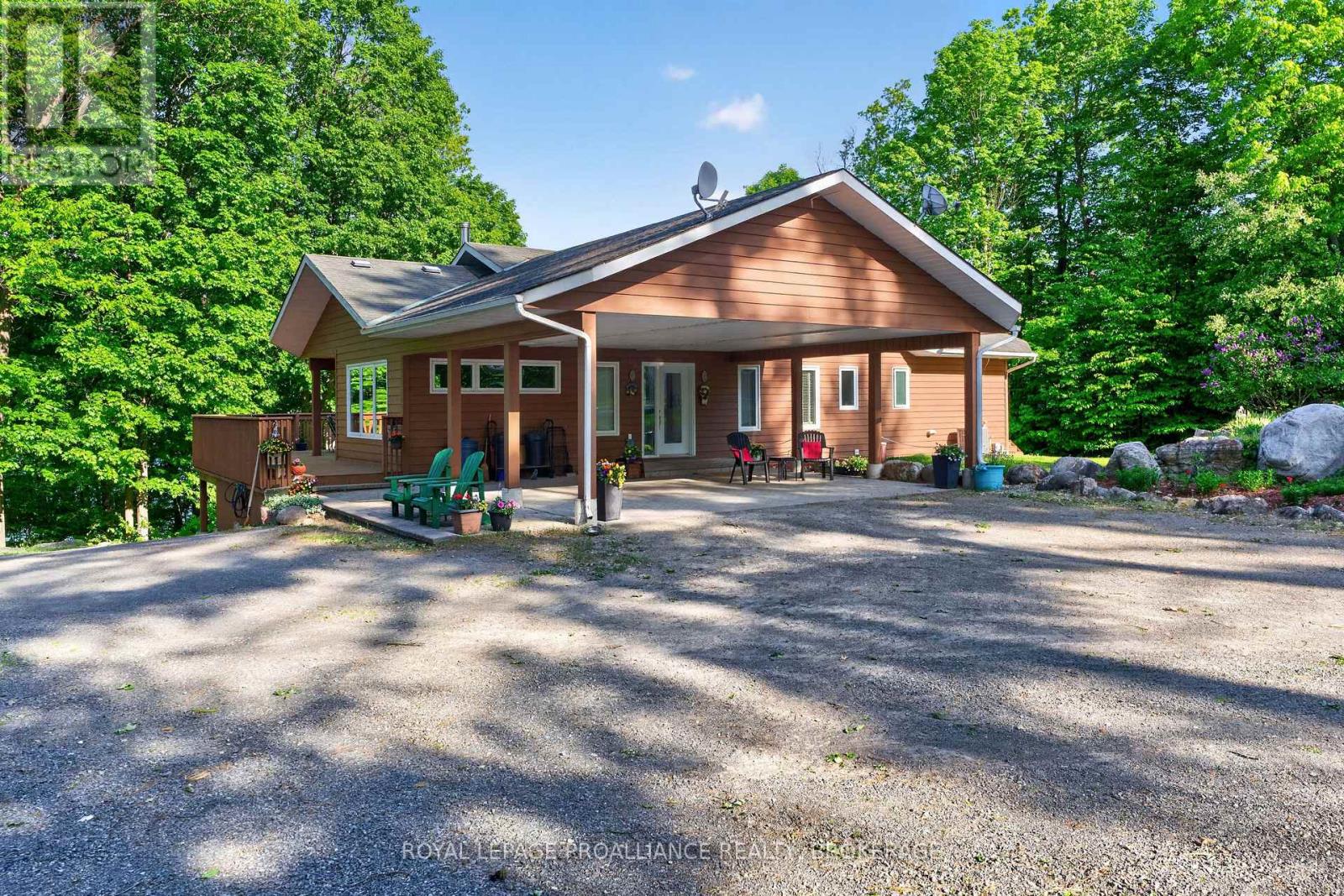 606 WHITES POINT ROAD