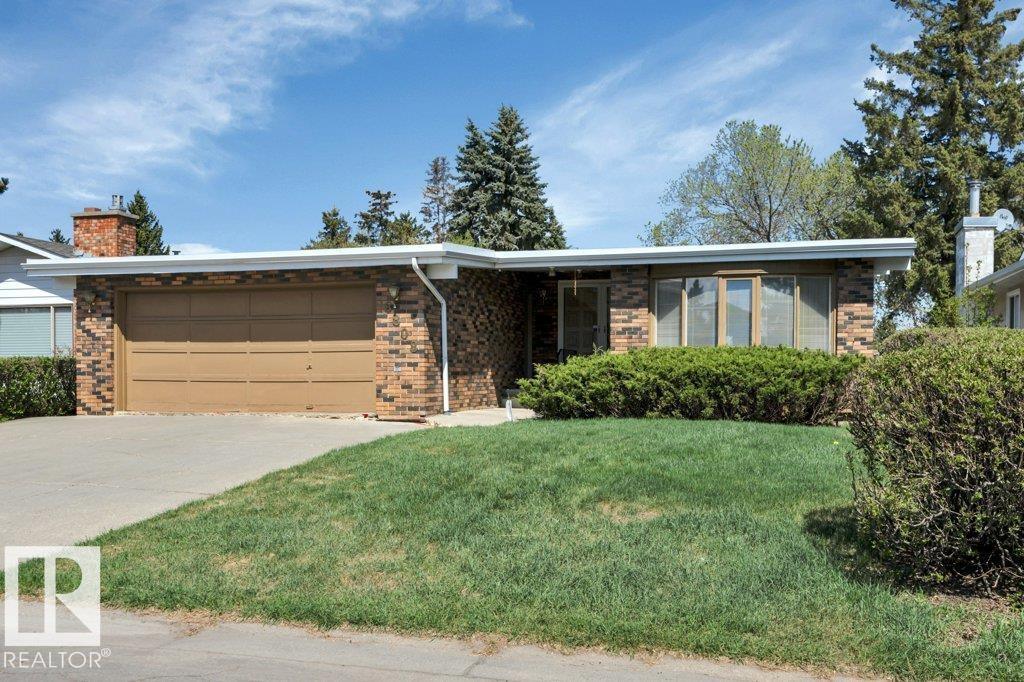 8808 41 AV NW