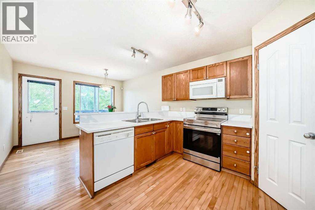30 Covehaven View NE
