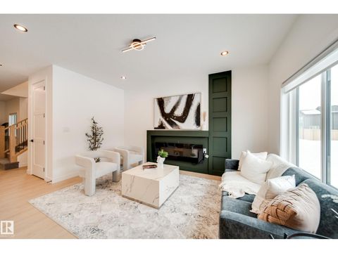 24 BLACKBIRD BN Fort Saskatchewan AB T8L0G6