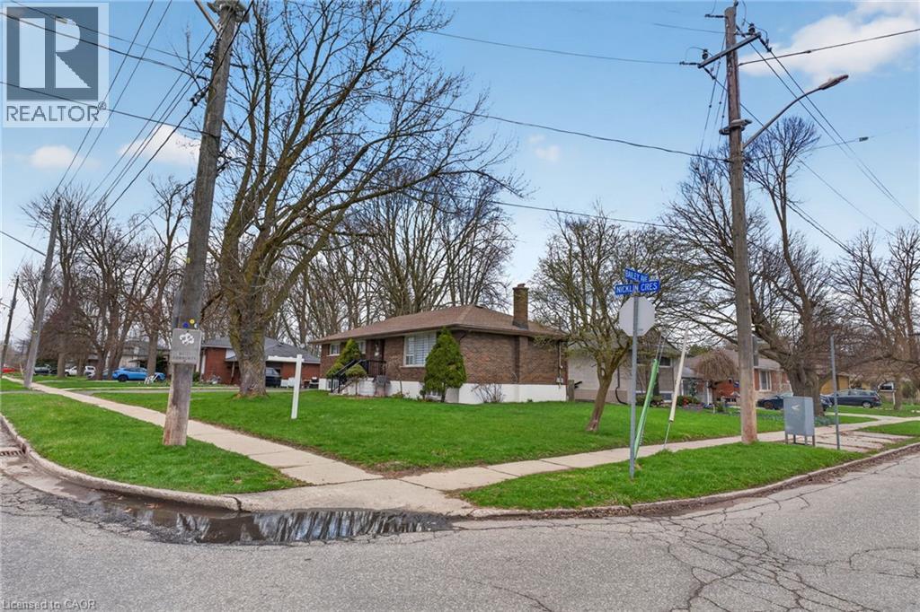 53 NICKLIN Crescent