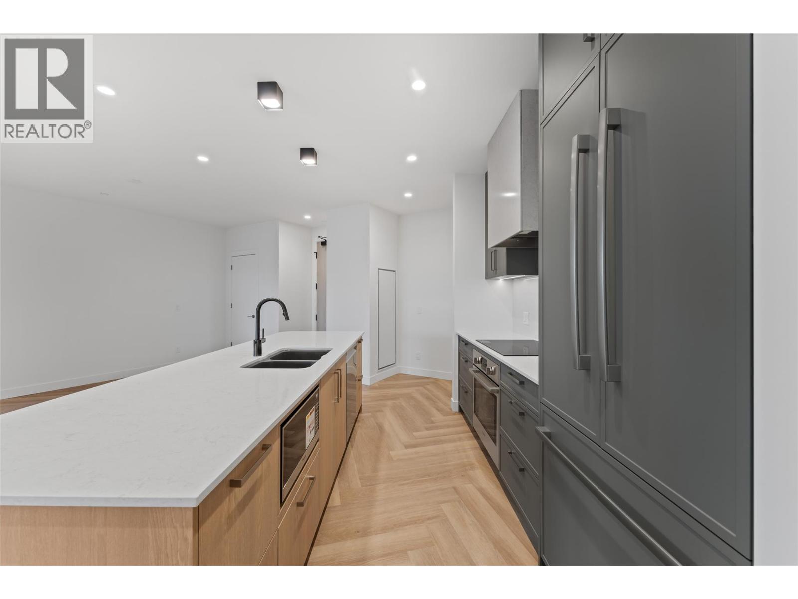 3340 Lakeshore Drive Unit# 414