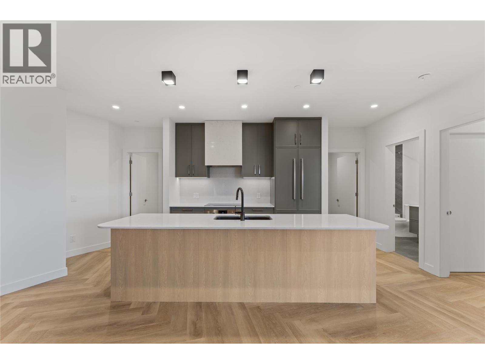 3340 Lakeshore Drive Unit# 414